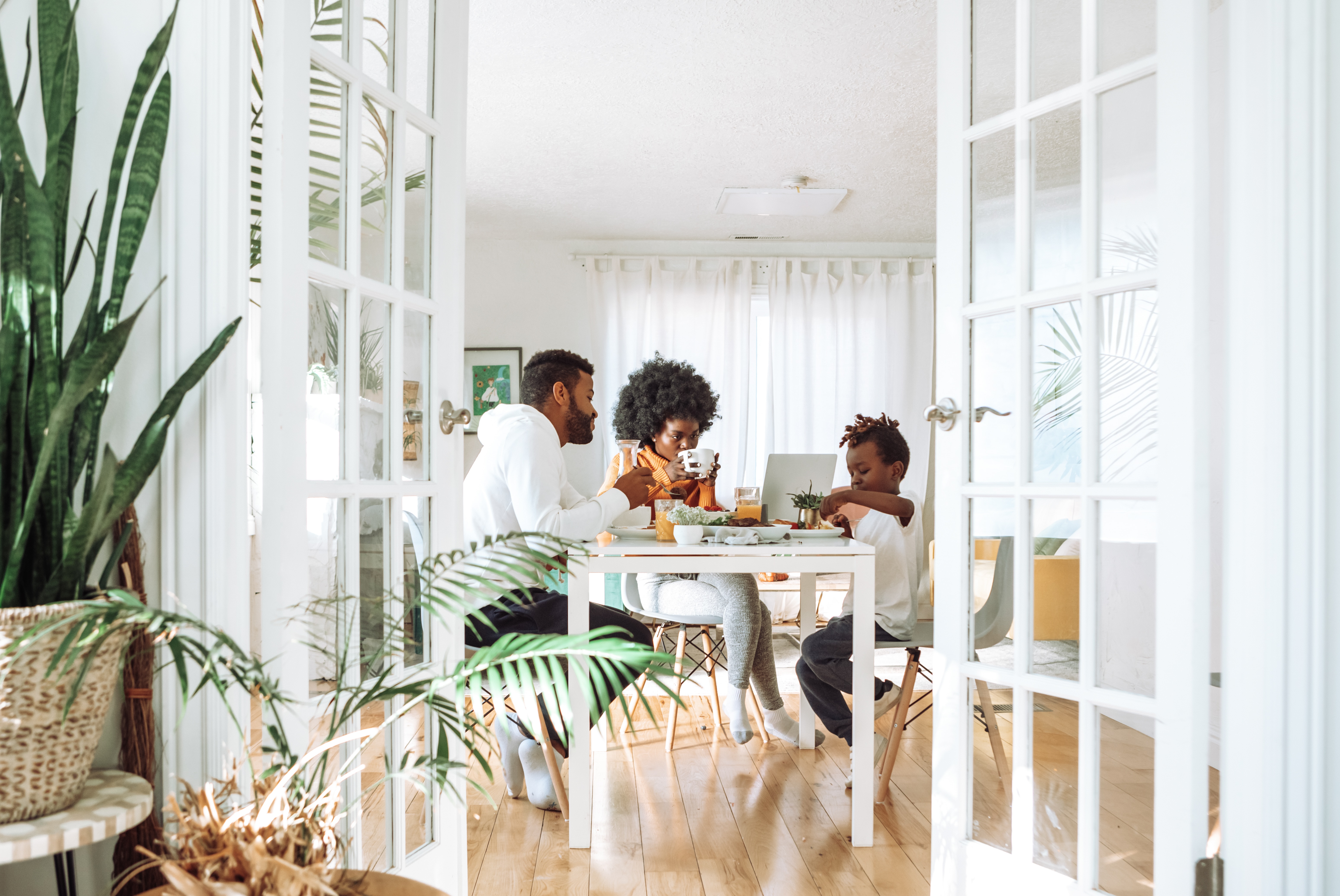 Navigating Tough Family Talks: Insights from "Crucial Conversations" and Gottman Couple Therapy